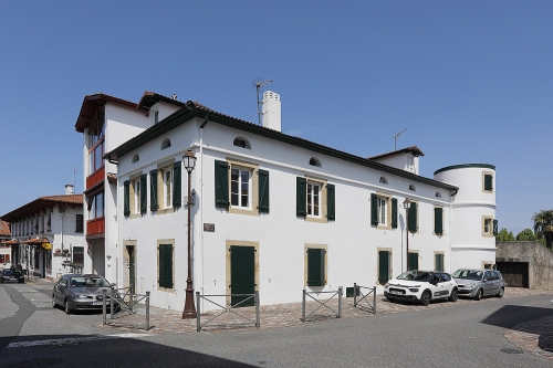 Ravalement de façade de copropriété à Hendaye