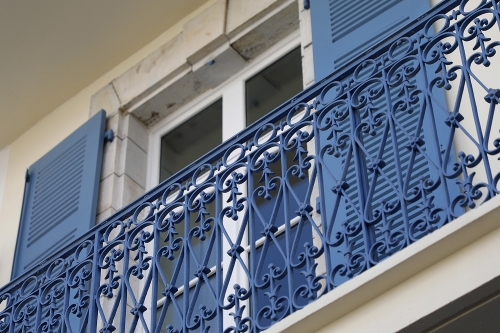 Ravalement de façade de copropriété sur rue Mazagran à Biarritz