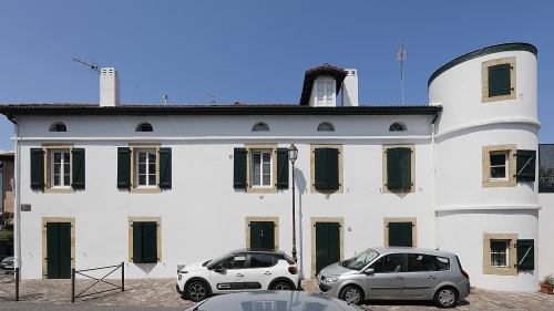 Ravalement de façade de copropriété à Hendaye