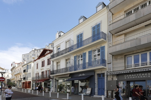 Ravalement de façade de copropriété sur rue Mazagran à Biarritz