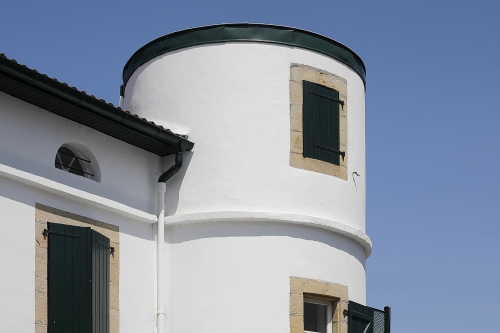 Ravalement de façade de copropriété à Hendaye