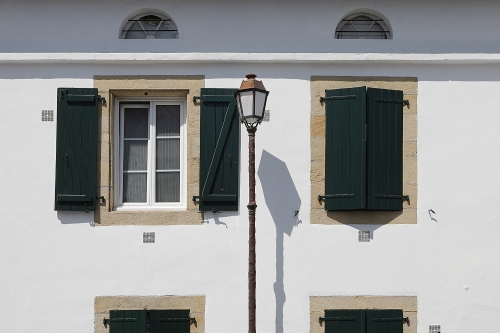 Ravalement de façade de copropriété à Hendaye