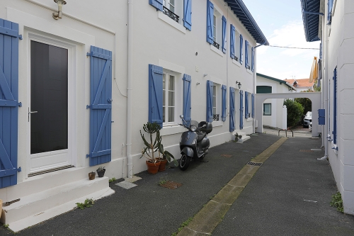 Ravalement de façade de copropriété sur rue Mazagran à Biarritz