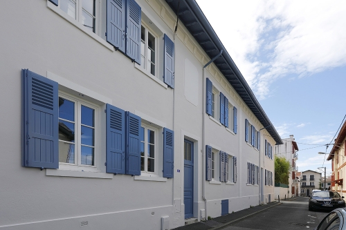 Ravalement de façade de copropriété sur rue Mazagran à Biarritz