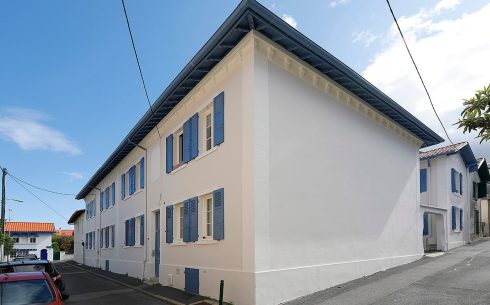 Lomeña: Renovation of two adjoining buildings in Biarritz, Rue Bon Repos
