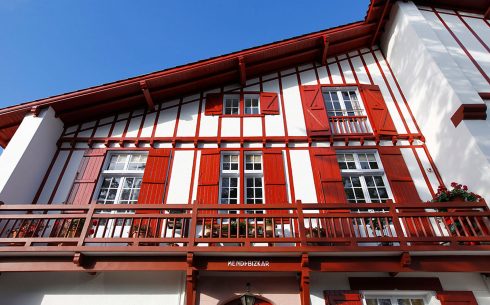 Lomeña: Rehabilitación de fachada en Ciboure, Francia