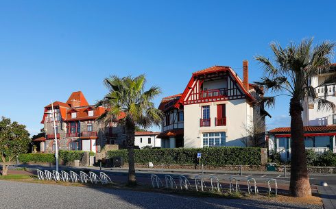 Lomeña: Rehabilitation of two adjacent facades in Hendaye, Boulevard de la Mer.