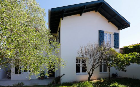 Lomeña: Rehabilitación de fachada en Biarritz.