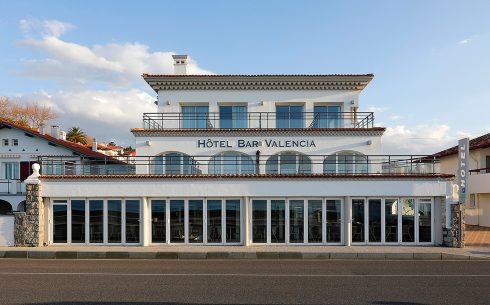 Lomeña: Hotel Valencia-ren fatxada berriztatzea, Hendaya Playa