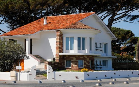 Lomeña: Rehabilitación de villa en Hendaya Rue del Oliviers.