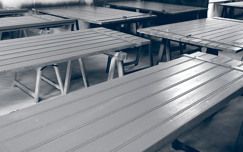 Lomena. Laquage en cabine