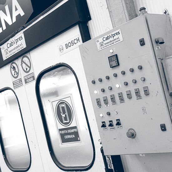 Lomena: Lacados de pintura en cabina